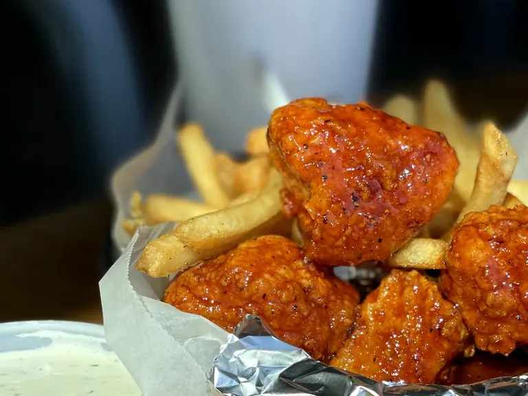 Boneless wings with glaze and fries